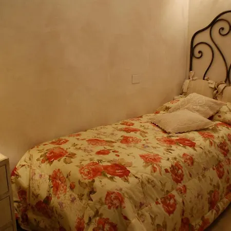 La Petite Maison 3* וירג'יו