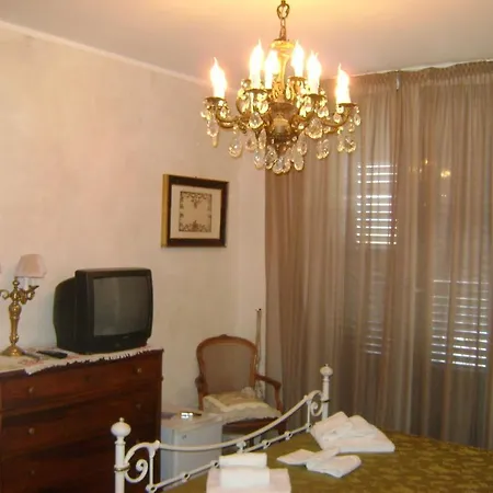 מלון La Petite Maison 3*