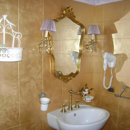 La Petite Maison 3* וירג'יו