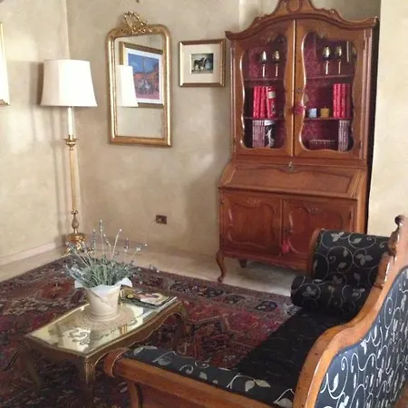 La Petite Maison Hotel