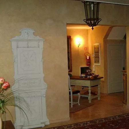 מלון La Petite Maison 3*