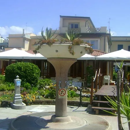 La Petite Maison מלון 3*