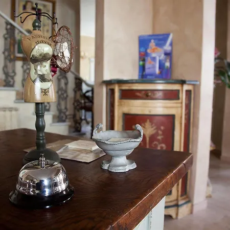 Hotel La Petite Maison 3*