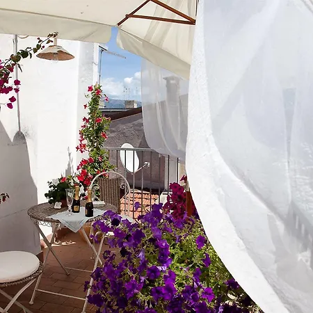 La Petite Maison Hotel